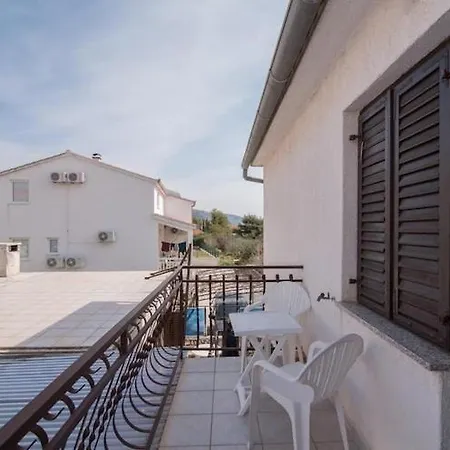 Apartament Fidelis - Two Bedroom With Terrace And Pool View 5 *
